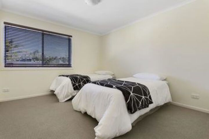 Room 5 of 9