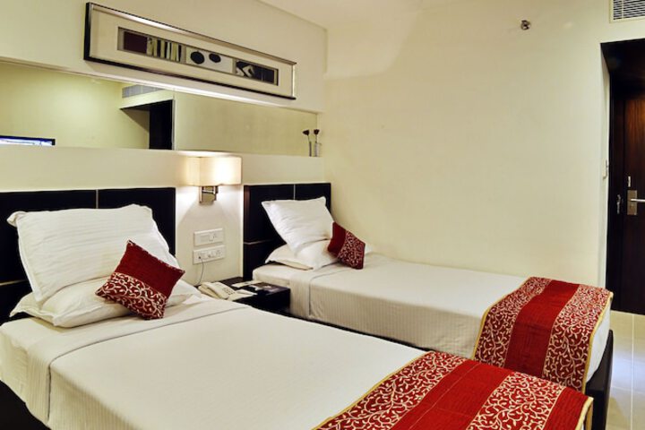 Room 4 of 17