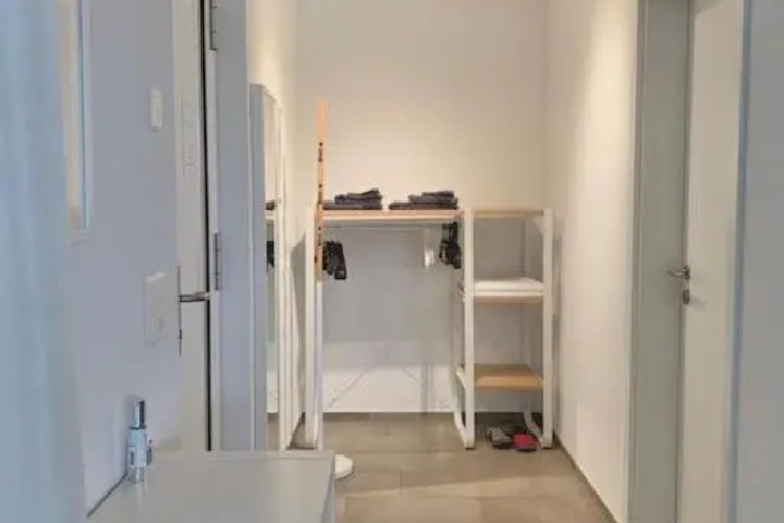 Room 11 of 18