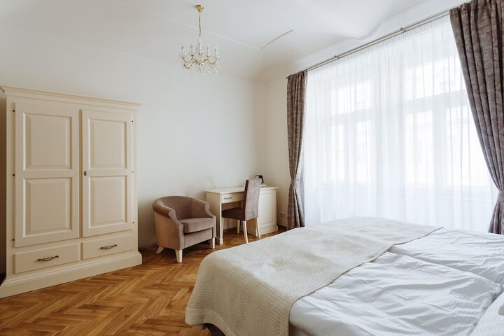 Room 8 of 70