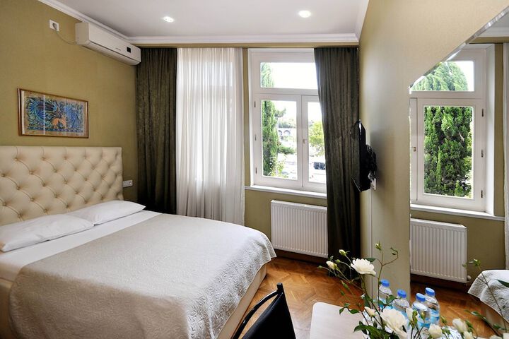 Room 12 of 37