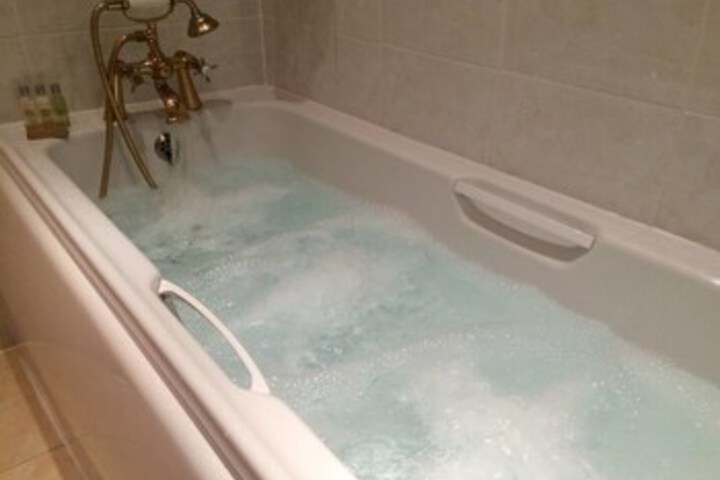 Hot Tub 17 of 19