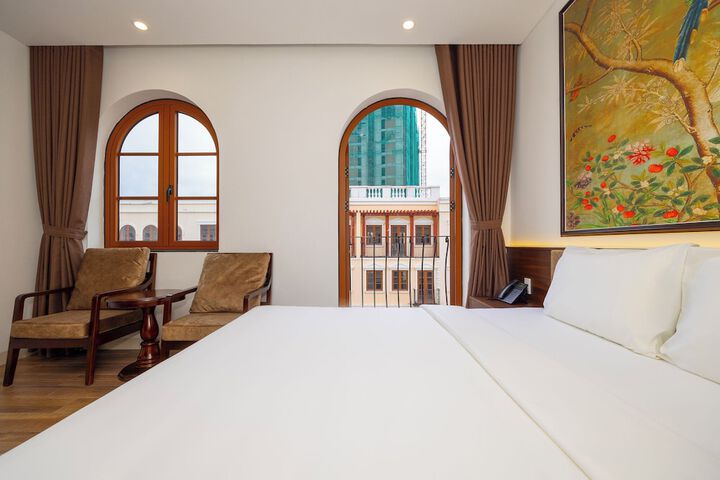 Room 9 of 27