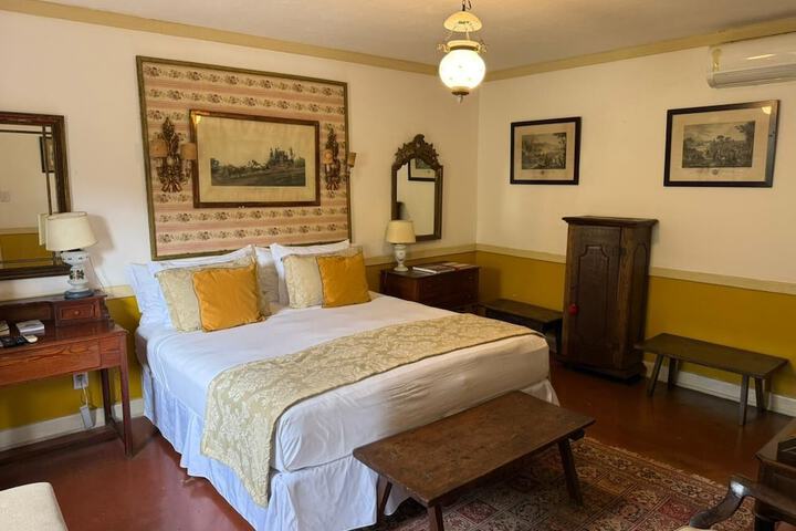 Room 32 of 48