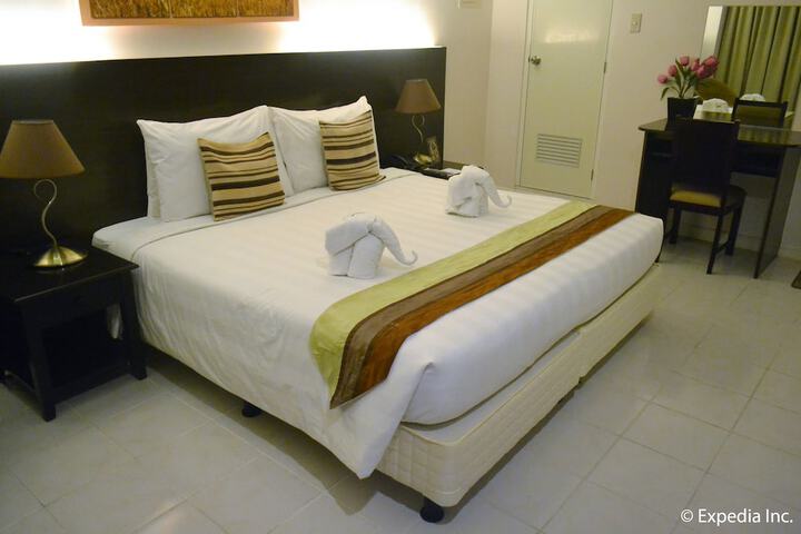 Room 9 of 63