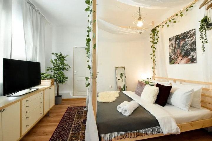 Room 2 of 22
