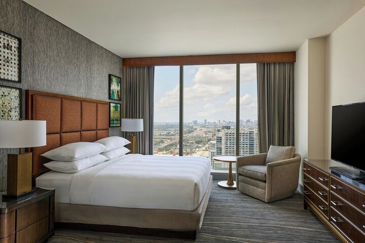 Room 26 of 173