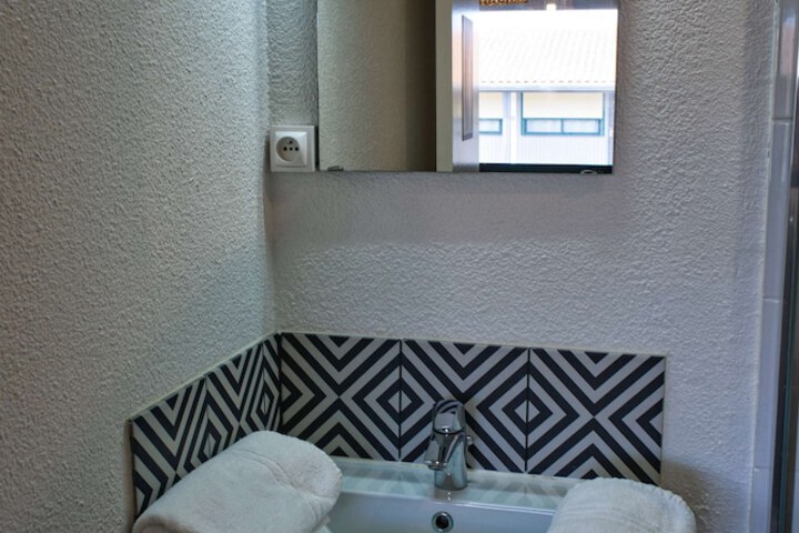 Room 70 of 128