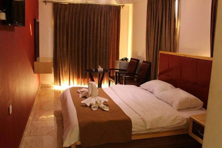 Room 30 of 46