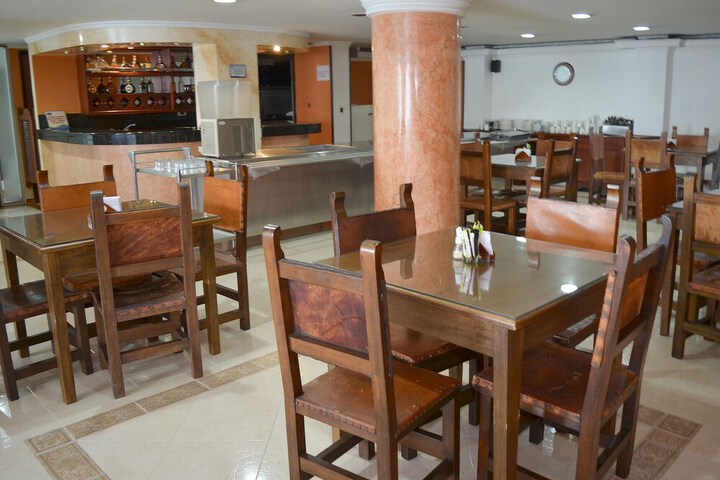 Dining 15 of 17