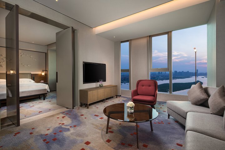Room 14 of 110