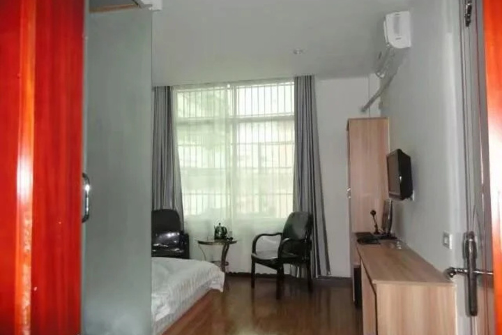 Room 5 of 13