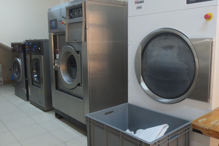 Laundry 25 of 43