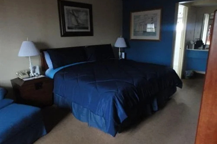 Room 5 of 11