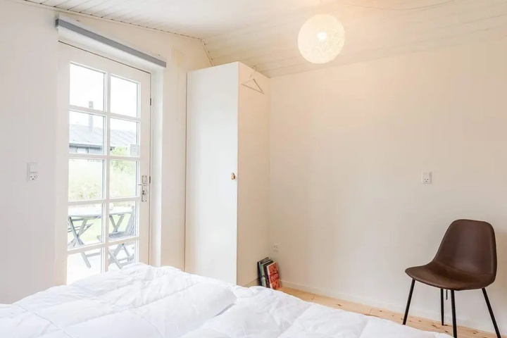 Room 2 of 17