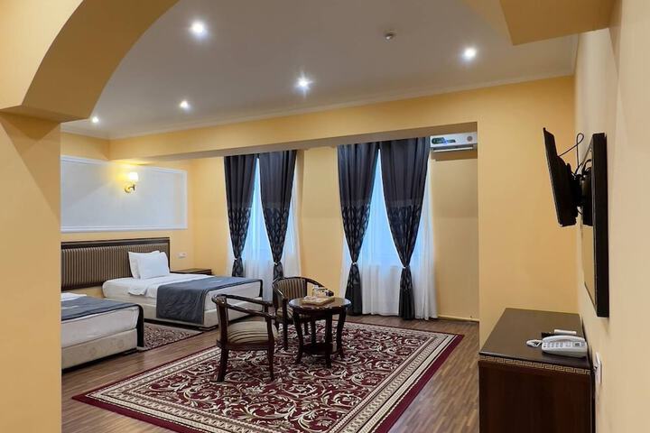 Room 14 of 18