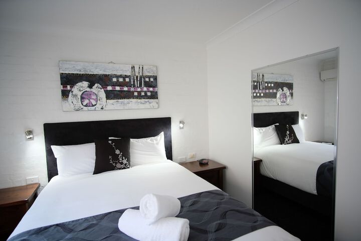 Room 2 of 26