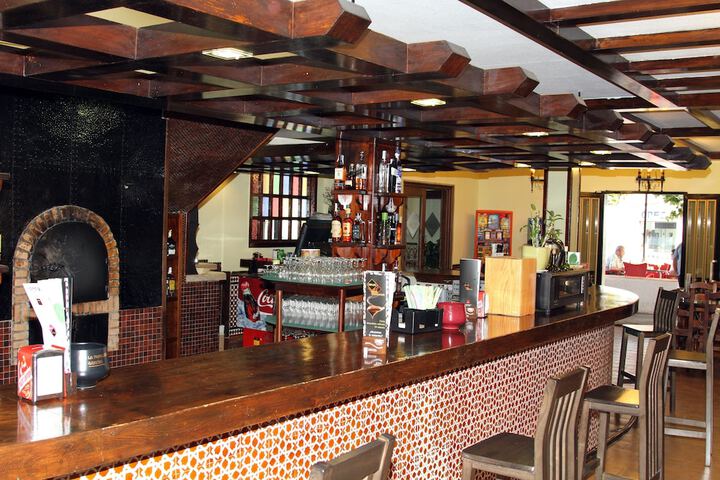 Lounge 43 of 54