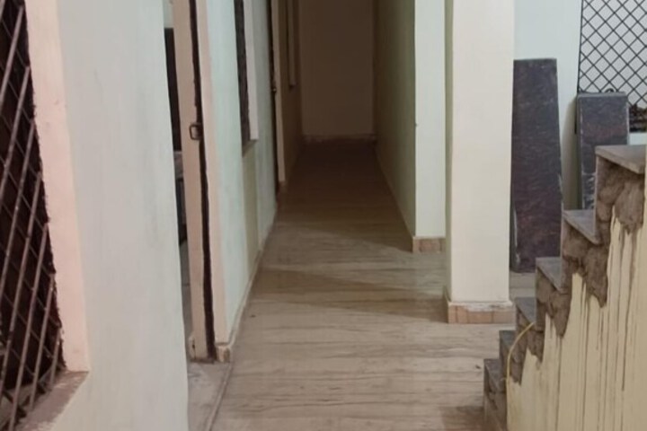 Room 8 of 9