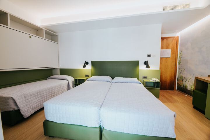 Room 7 of 48
