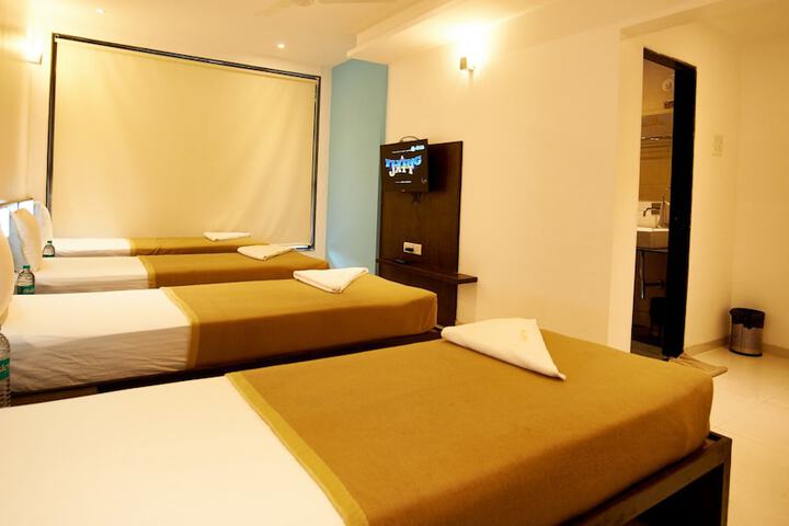 Room 10 of 51