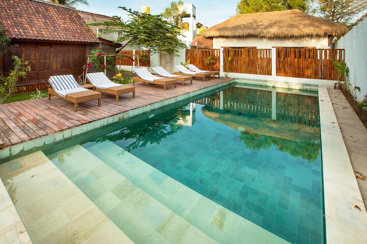 Pool 40 of 54