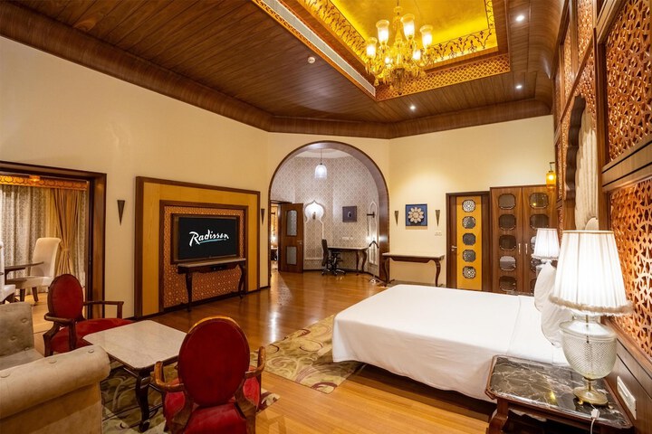 Room 25 of 104