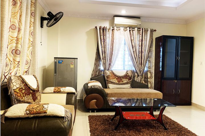 Room 8 of 11