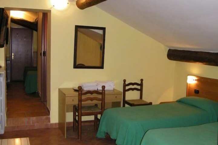 Room 16 of 33