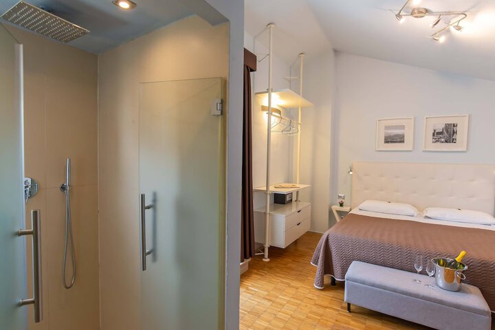 Room 60 of 74