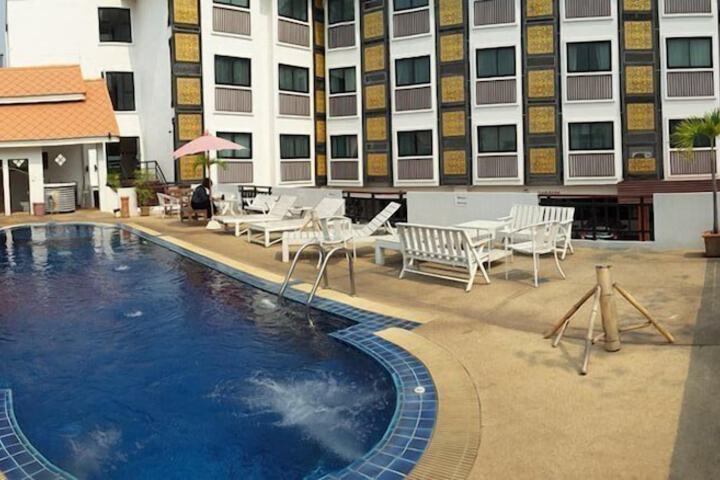 Pool Hotel