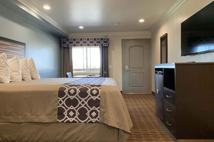 Standard | King Bed (3 of 31)