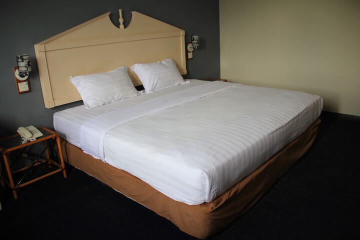 Room 8 of 15