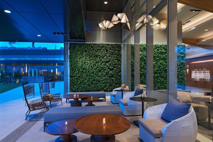 Lobby lounge