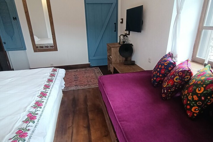 Room 32 of 85