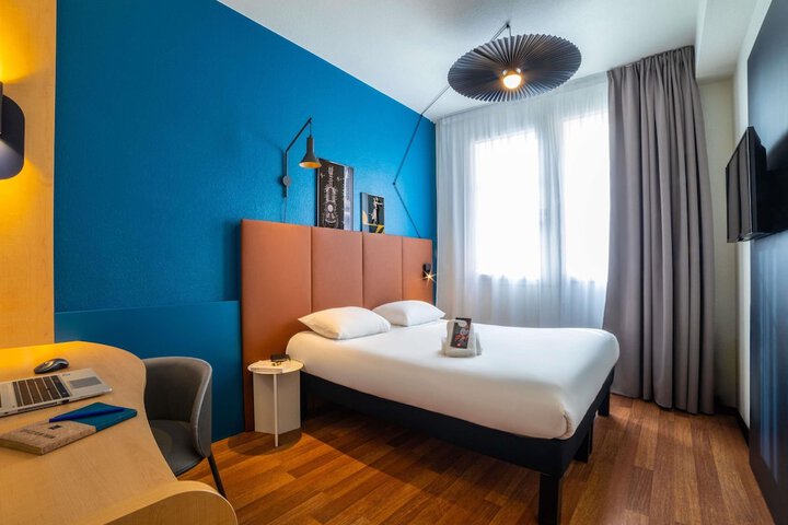 Room 2 of 30