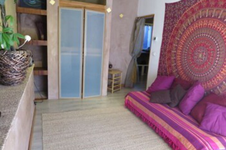 Room 12 of 34