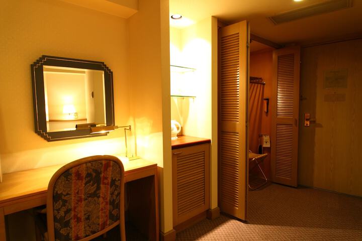Room 10 of 33