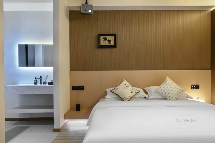 Room 21 of 112