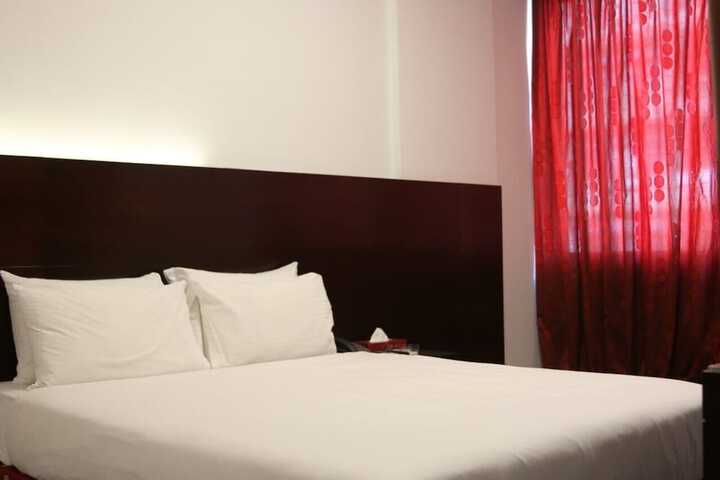 Room 9 of 34