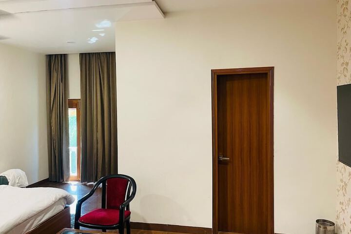 Room 11 of 31