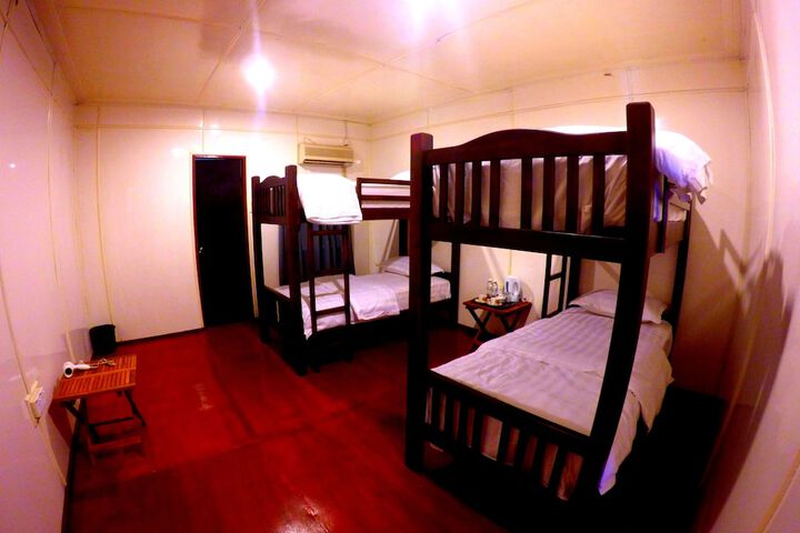 Room 28 of 114
