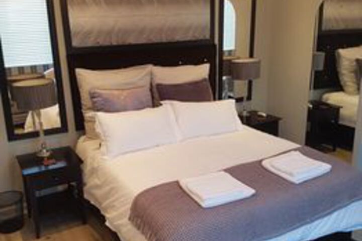 Room 2 of 17