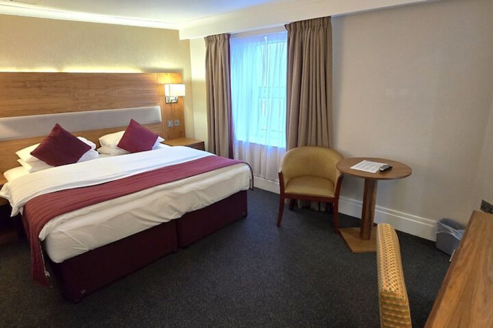 Room 32 of 98