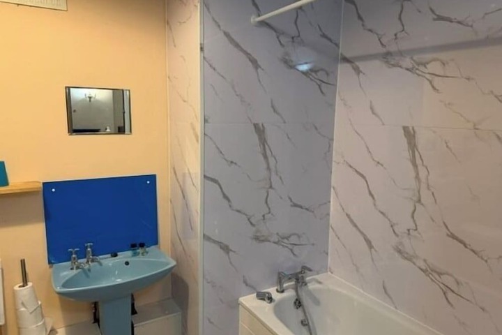 Room 2 of 6