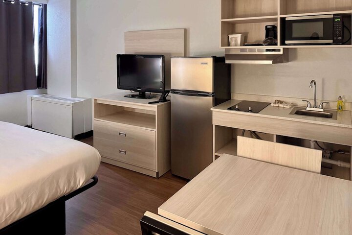 1 King Bed Efficiency (12 of 14)