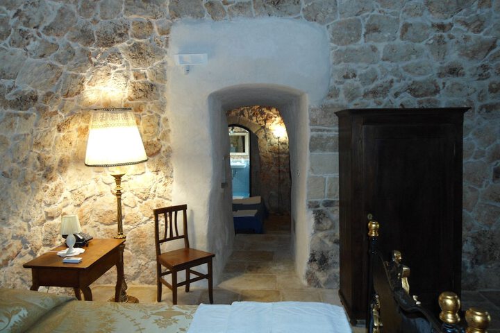 Room 12 of 85
