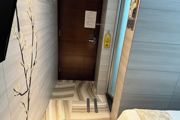 Room 138 of 195