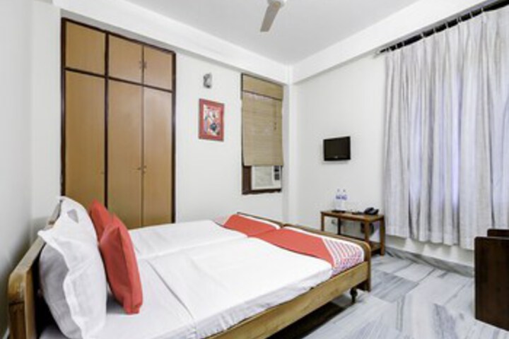 Room 17 of 18