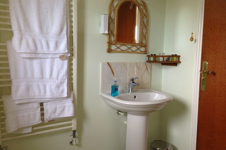 Room 102 of 114
